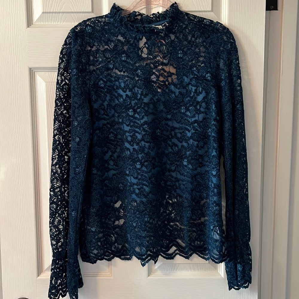 Umgee lace blouse size M NWT